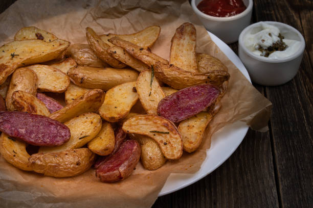 air fried potatoes - fingerling imagens e fotografias de stock
