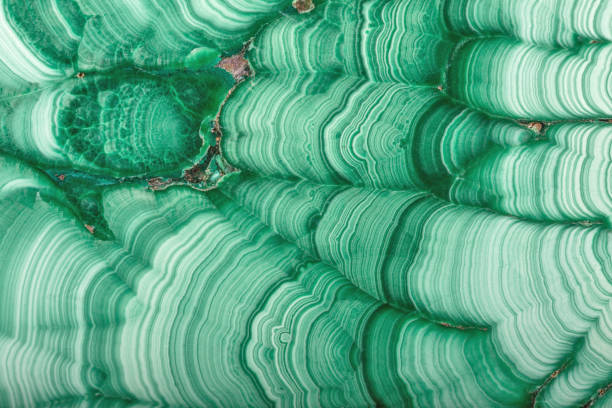 texture avec de fines vagues de malachite vert fin - malachite photos et images de collection