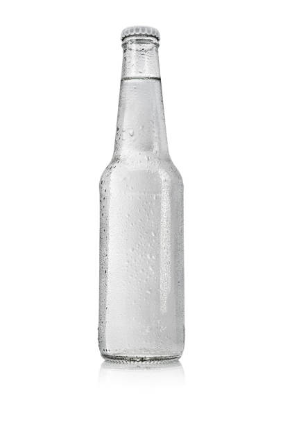 genomskinlig glasflaska med vatten utan etikett isolerad på vit. - water bottle cap bildbanksfoton och bilder