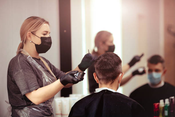 istock A hairdresser with security measures for Covid-19 1252286517