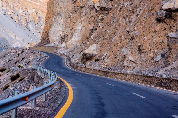 Karakoram highway in the mountains The grand Karakoram highway connect to the China and Pakistan passing through the Gilgit-Baltistan karakoram highway stock pictures, royalty-free photos & images