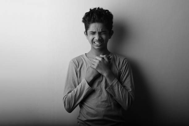 black and white image of a crying and depressed young boy - facial expression child asia asian and indian ethnicities imagens e fotografias de stock