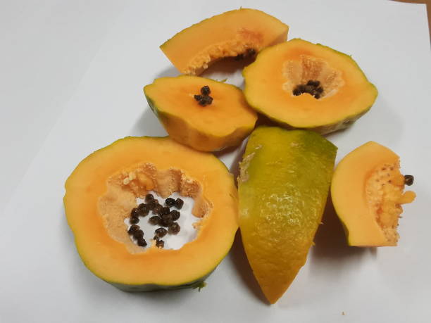 istock Cutting yellows village papaya 1252383680
