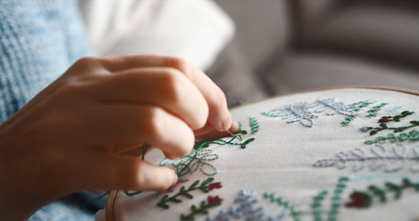그것은 단지 바늘로, 그리기처럼! - cross stitch thread textile craft 뉴스 사진 이미지