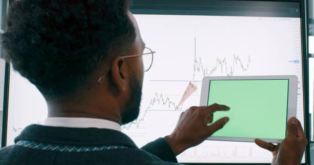 istock Financial analysis is just an app away 1252400610