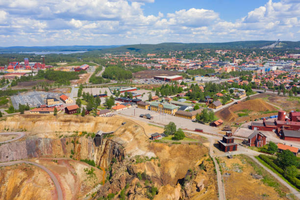 widok z lotu ptaka na falun, szwecja - falun zdjęcia i obrazy z banku zdjęć