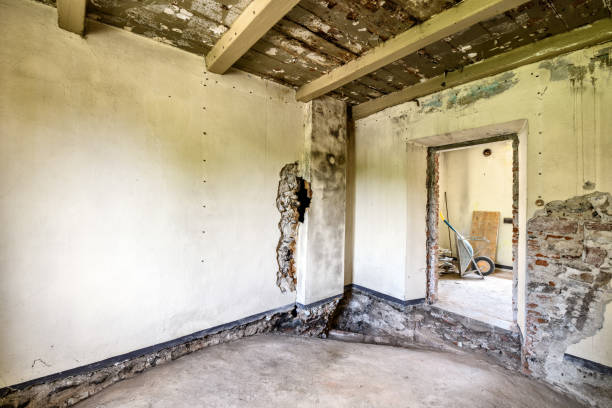renovation of an antique italian house: preliminary works - broken window concrete wall imagens e fotografias de stock