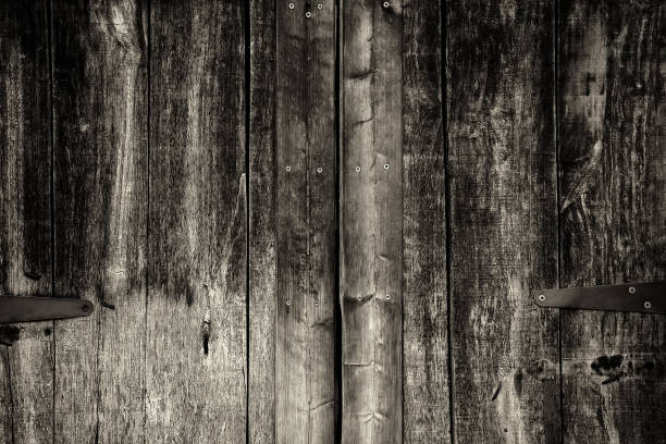 serratura porta in legno - entrance door old ancient foto e immagini stock