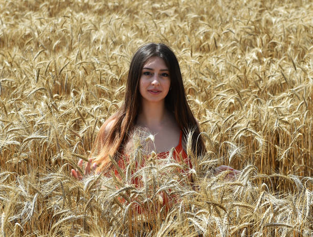 istock beautiful girl 1252466370