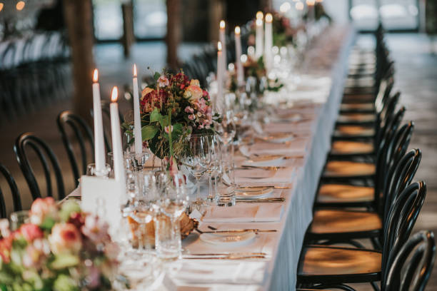 dinner table - restaurant banquet table wedding reception imagens e fotografias de stock