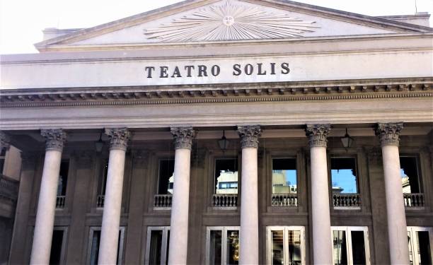 teatro solís (teatro solís) em montevidéu, uruguai. - uruguay montevideo facade built structure - fotografias e filmes do acervo