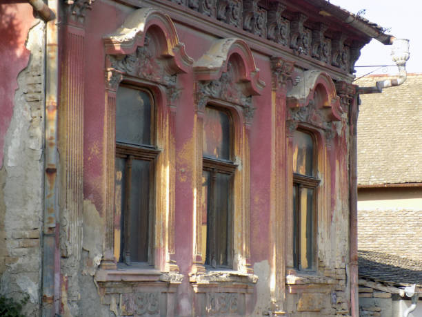 istock Windows on the old residential building 1252495710