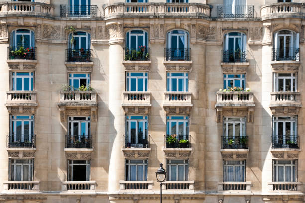 parisian tenement facade - built structure building exterior hotel old imagens e fotografias de stock