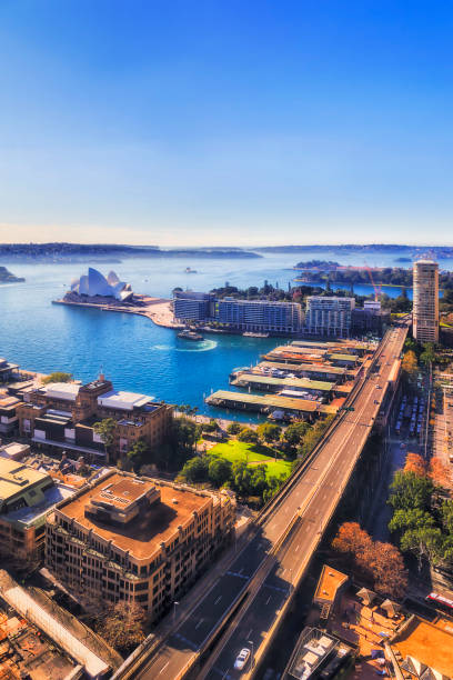 sla circ quay hwy vert dzień - the rocks sydney harbor bridge sydney australia new south wales zdjęcia i obrazy z banku zdjęć