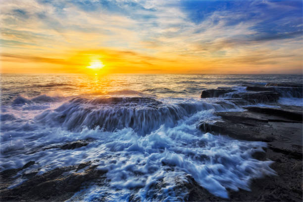 istock Sea TB Round rock over star 1252503555