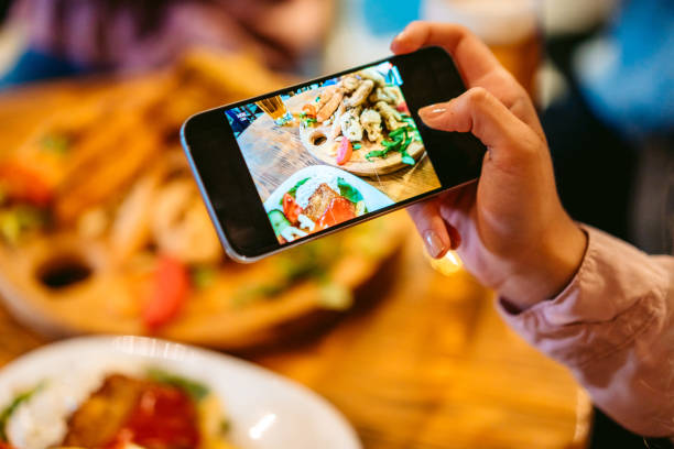 istock First photographing, then eating 1252596722