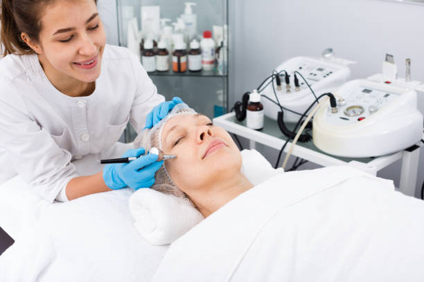 istock Mature woman having beauty procedures 1252602679