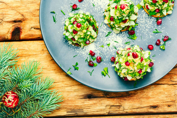 istock Appetizing Christmas tartlet 1252610141