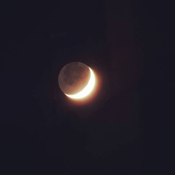 halbmondphase - full moon moon lunar eclipse red stock-fotos und bilder