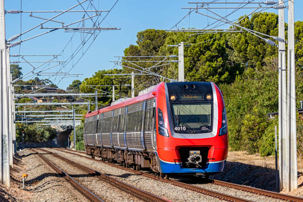 servizio ferroviario della metropolitana di adelaide sulla linea elettrificata seaford. - train australia electric train image foto e immagini stock
