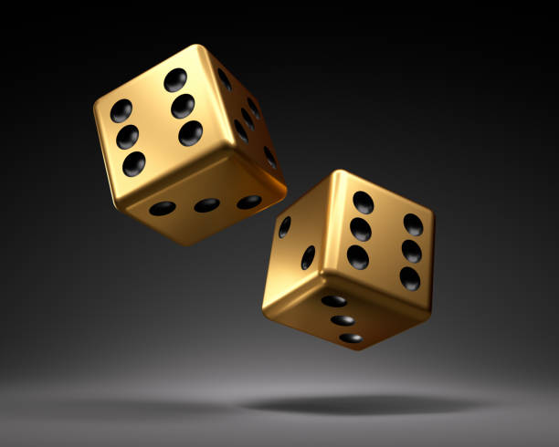 ゲームのための2つの黄金のギャンブルのサイコロ - dice cube number 6 luck ストックフォトと画像
