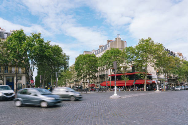 istock Intersection in 11th arrondissement of Paris 1252713148