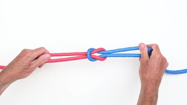 Demonstration of tying a Reef or Square Knot