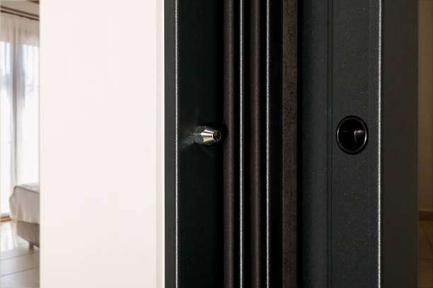 istock Anti-removable door pins 1252893985