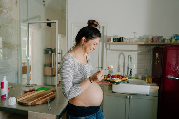 pregnancy cravings - waffle breakfast food sweet food imagens e fotografias de stock