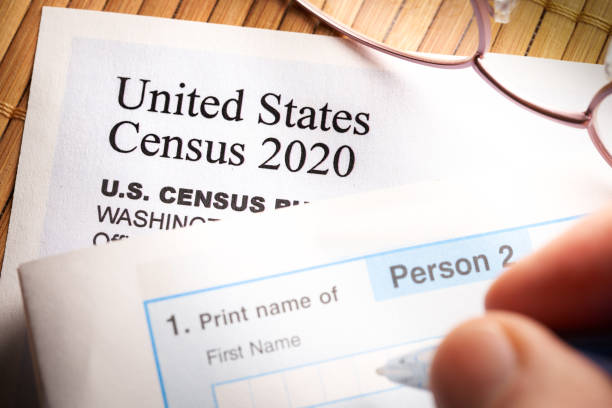 istock Census 2020: survey questionnaire form on desk with pen 1253007804