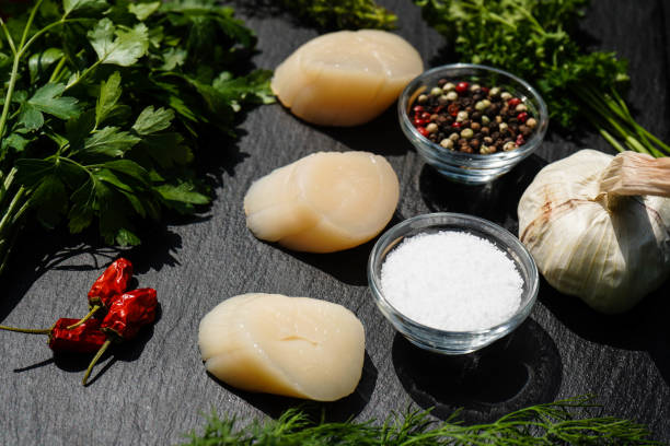 istock Shrimps and scallops 1253027594