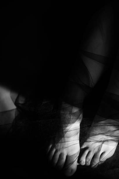 details of body of beautiful girl, fashion and art, authentic black and white photo shoot - motion art naked studio shot imagens e fotografias de stock