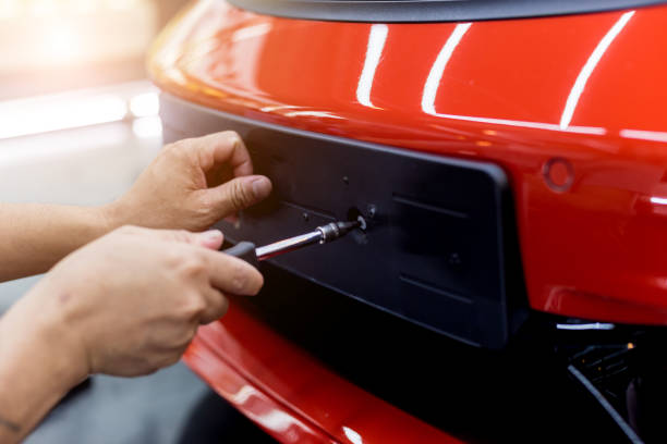istock Technician changing car plate number in service center. 1253060195
