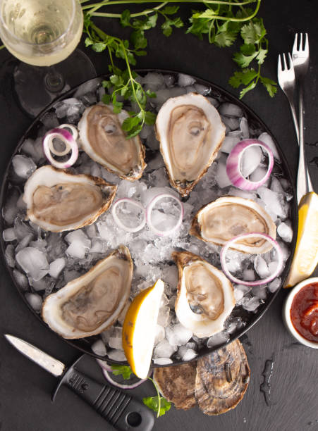 istock Oysters on an ice plate 1253077864