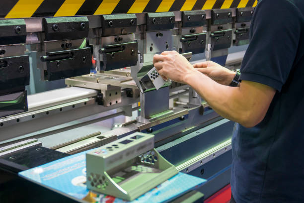 istock The operation of hydraulic bending machine with technician. 1253077962
