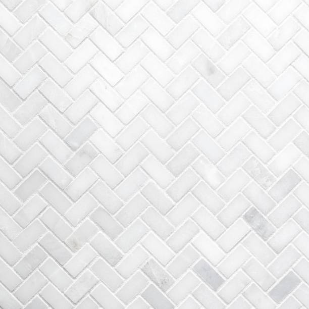 textura de pared de mosaico de mármol de espiga blanca - baldosa fotografías e imágenes de stock