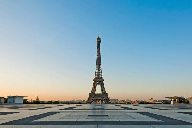 istock Sunrise on Tour Eiffel, in Trocadero 1253132264