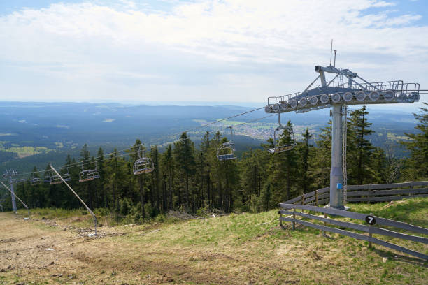 seggiovia sul wurmberg vicino braunlage - ski lift overhead cable car gondola mountain foto e immagini stock