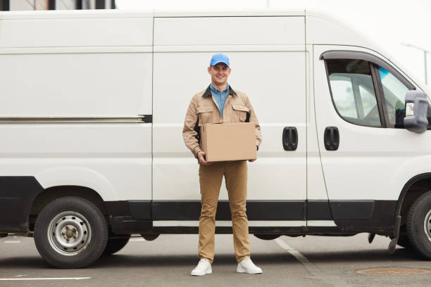 courier delivering parcels - postal worker truck driver delivering delivery person imagens e fotografias de stock