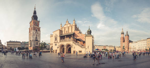 marché principal i - krakow people poland church photos et images de collection