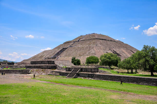 istock Beautiful large pyramid of Mexico 1253274811