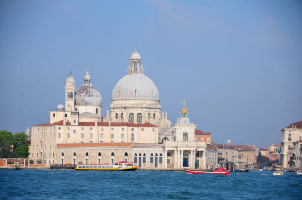 очень красивый гранд-канал в венеции - venice italy beautiful accademia bridge grand canal стоковые фото и изображения