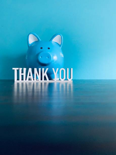 niebieski skarbonka i dziękuję frazę - retirement investment capital letter text zdjęcia i obrazy z banku zdjęć