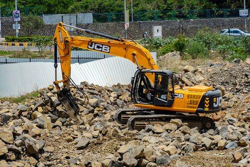 Heavy and mobile machinery in a quarry to transform stone into construction material