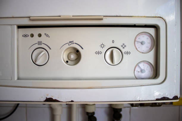 painel central da caldeira de aquecimento - boiler gas boiler thermostat control panel - fotografias e filmes do acervo