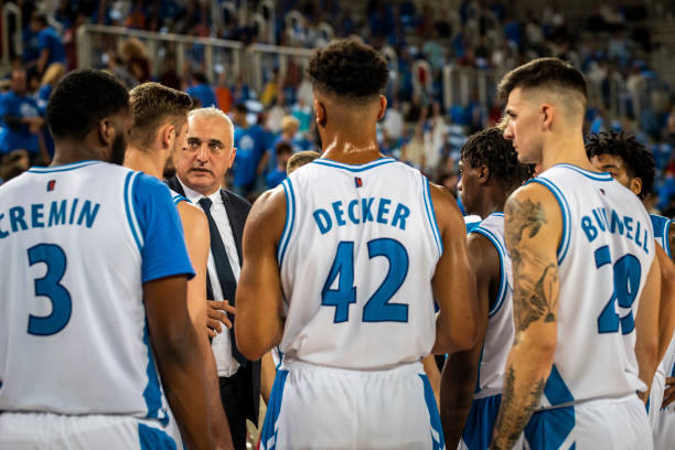 istock Coach giving instructions to basketball team 1253344628