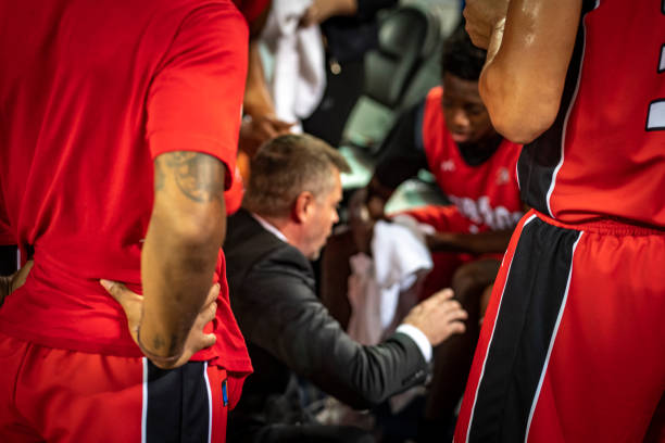 istock Coach giving instructions to basketball team 1253346129