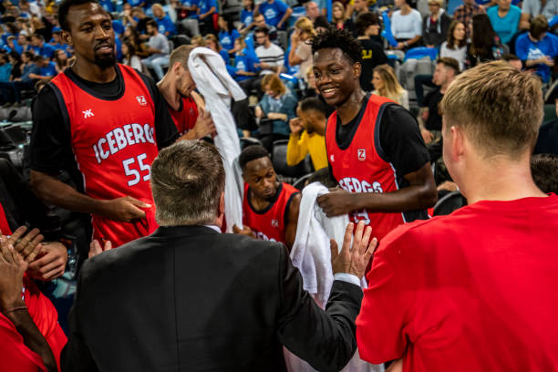 istock Coach giving instructions to basketball team 1253346272