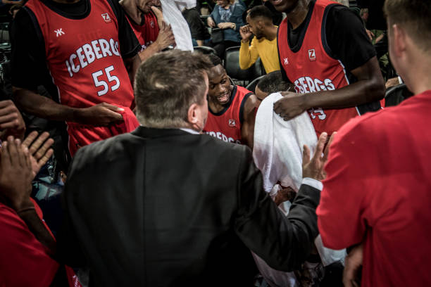 istock Coach giving instructions to basketball team 1253347222