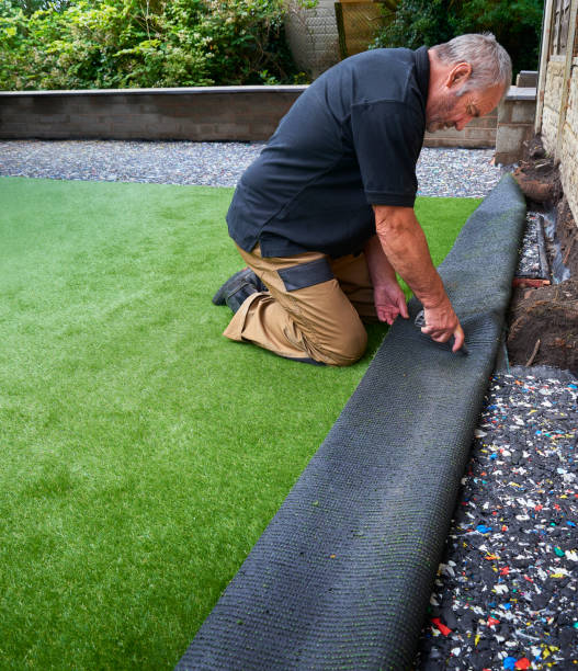 istock Cutting fake grass to fit 1253350430